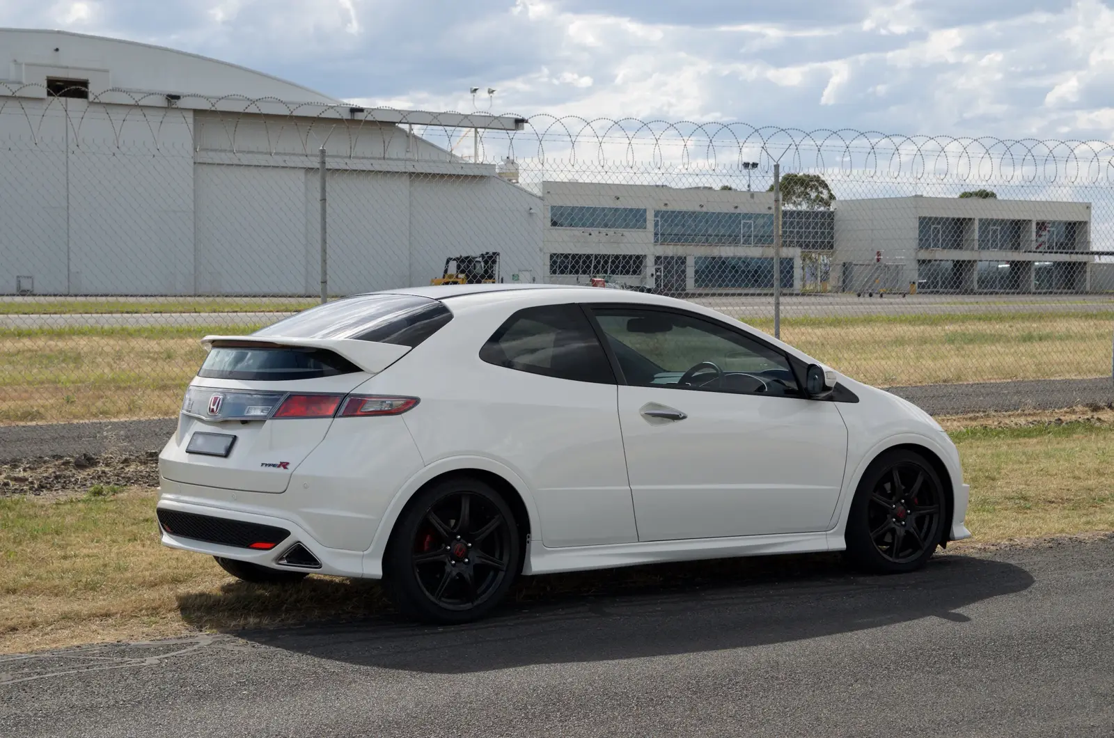 FN2 Championship White por detrás